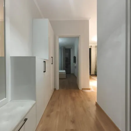 Red School New Bazaar Apartman