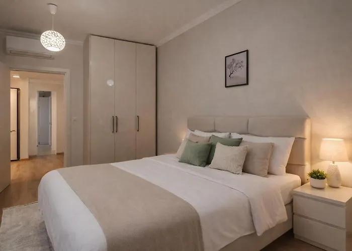 Apartman Red School New Bazaar Tirana